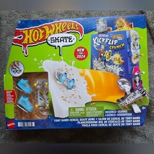 2023 Hot Wheels Tony Hawk Skate Bowl Mattel #HTP09